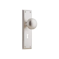 TRADCO MILTON DOOR KNOB ON PLATE